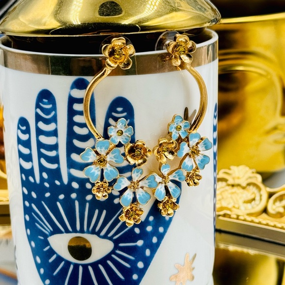 🆕 OSCAR DE LA RENTA🧿 NWOT Blue Forget-Me-Not Hand Painted Flower Drop Earring - Picture 4 of 15